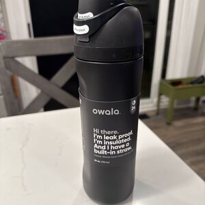 Owala FreeSip Insulated Stainless Steel Water Bottle Straw 24oz Very Very Dark